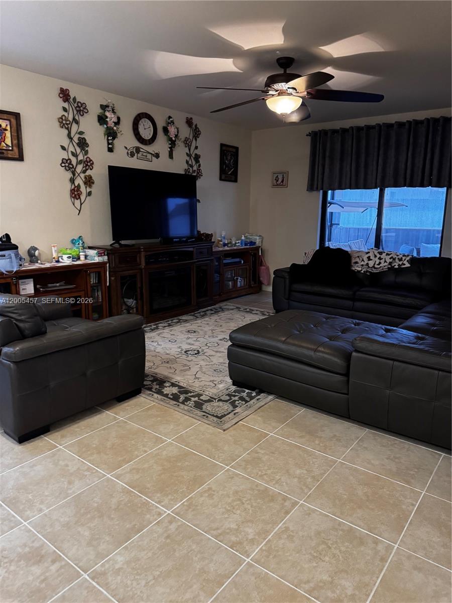 BAYWINDS OF FLORES - Residential