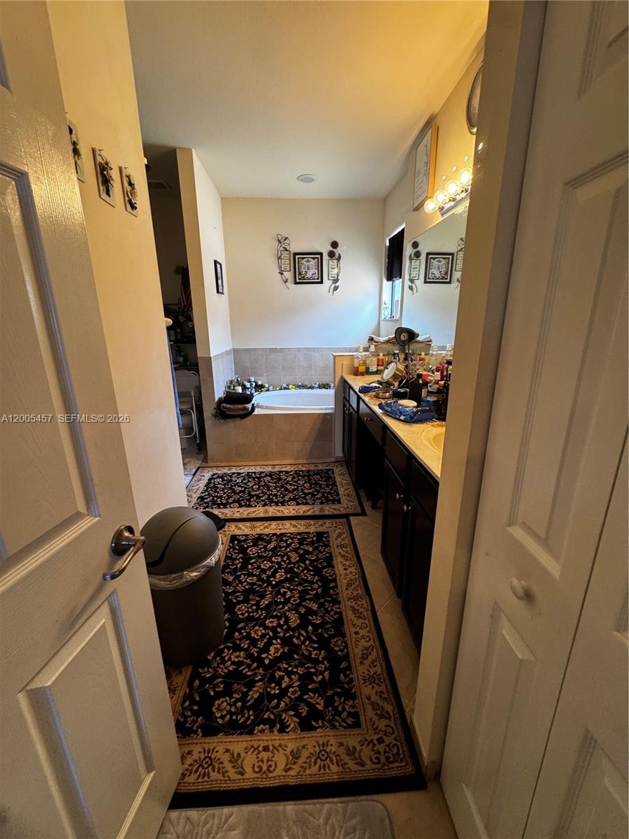 BAYWINDS OF FLORES - Residential