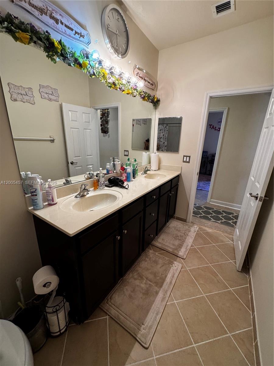 BAYWINDS OF FLORES - Residential