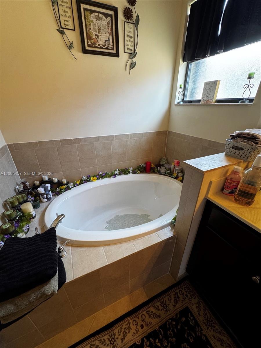 BAYWINDS OF FLORES - Residential