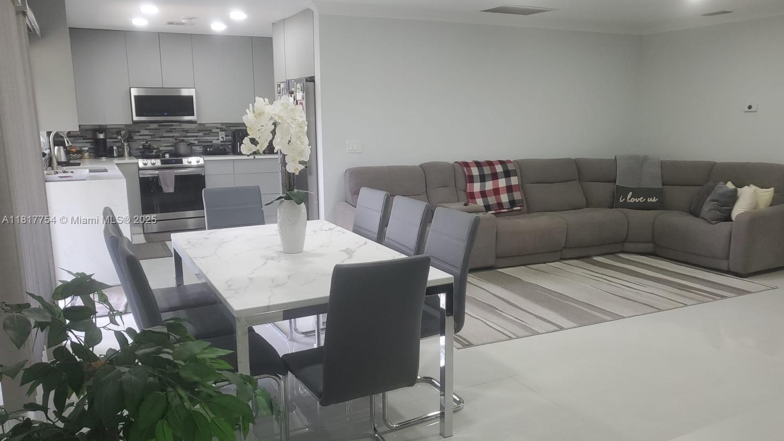 RAINBERRY 4 - Residential Lease