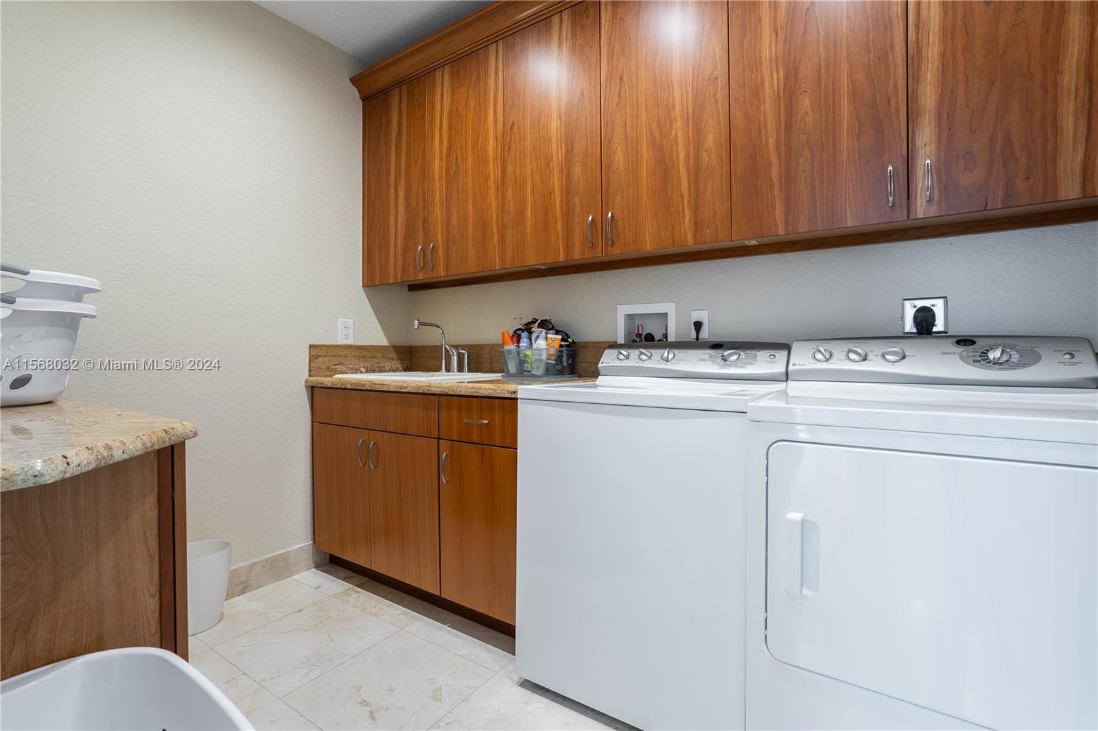 COLEE HAMMOCK - Residential Lease