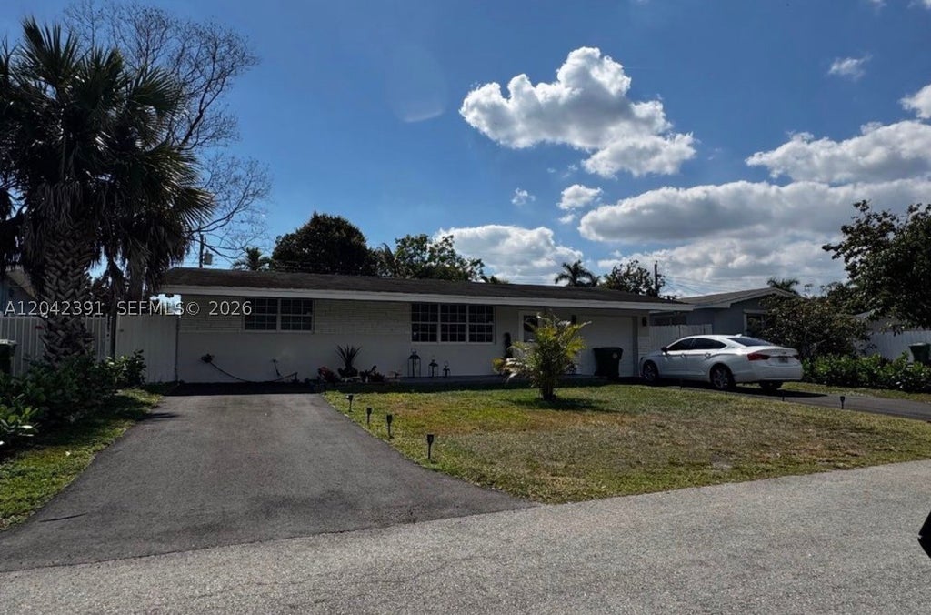 Photo of 8130 NW 12th St, Pembroke Pines, FL 33024 (MLS # A12042391)