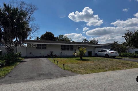 Photo of 8130 NW 12th St, Pembroke Pines, FL 33024 (MLS # A12042391)
