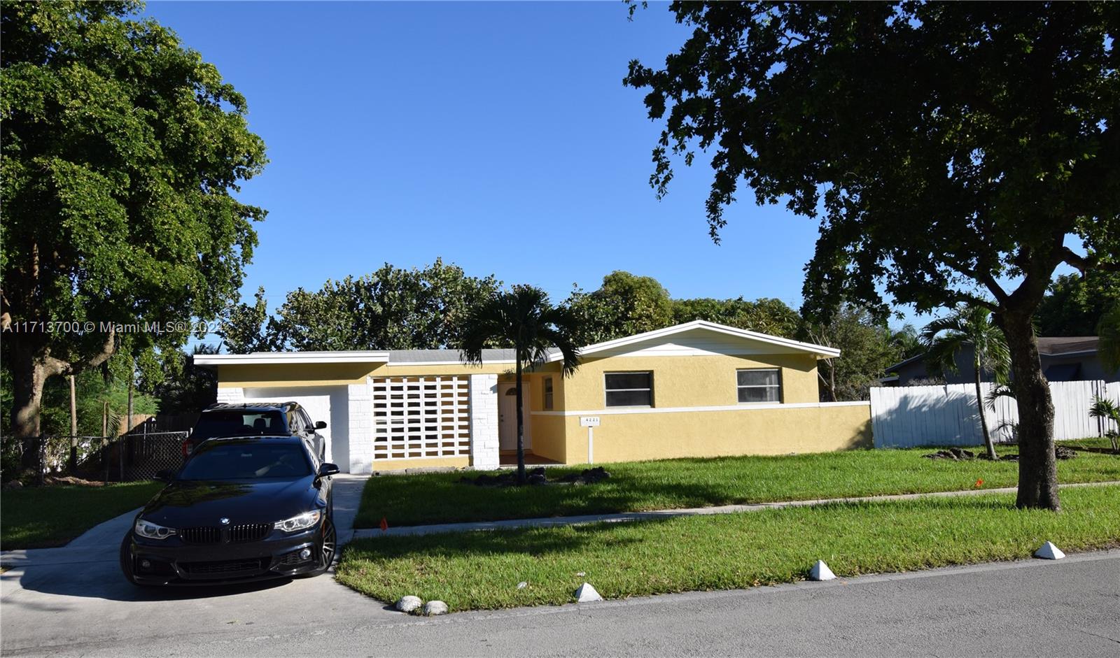 4221 Nw 21st St, Lauderhill, Miami-Dade County, Florida - 4 Bedrooms  
2 Bathrooms - 