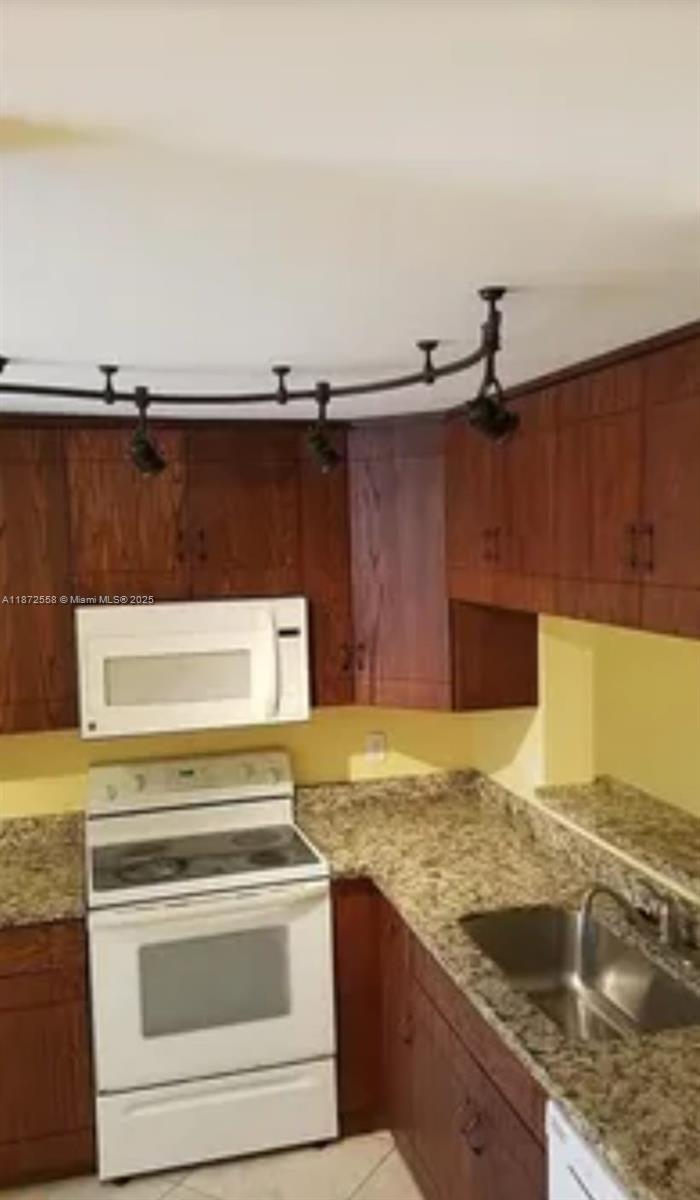 S & R OF INVERRARY - Residential Lease