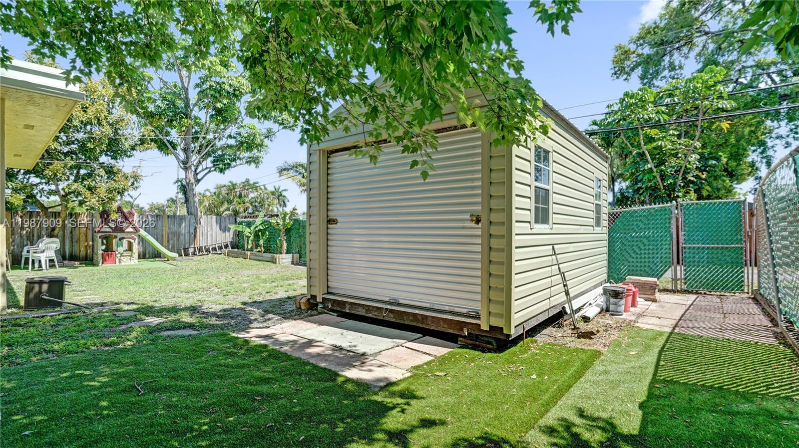 BREEZY MANOR AMENDED - Residential