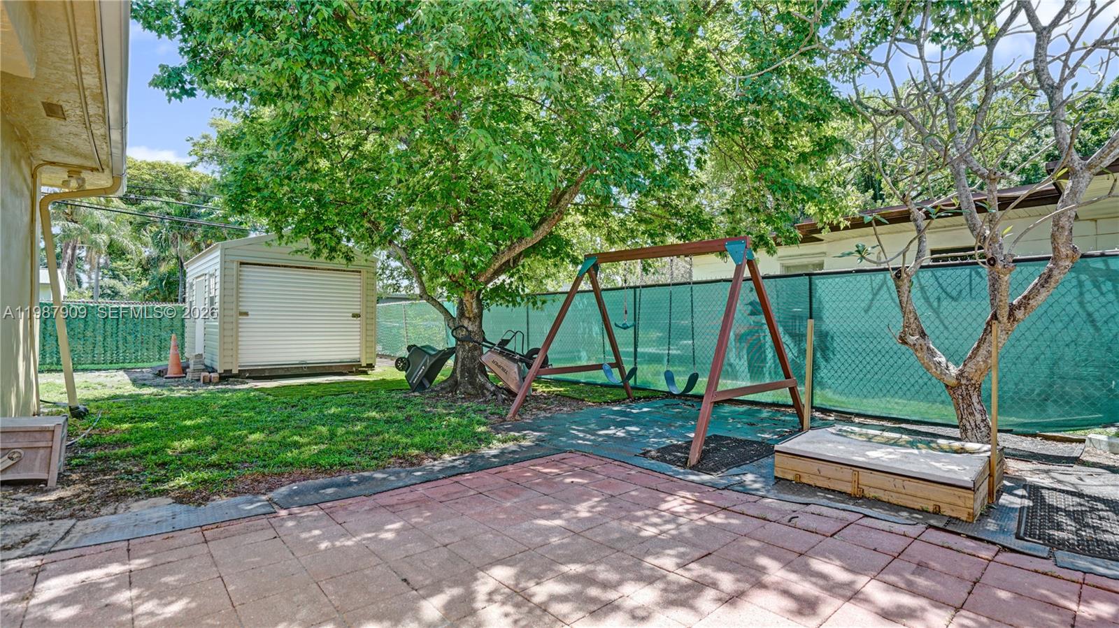 BREEZY MANOR AMENDED - Residential