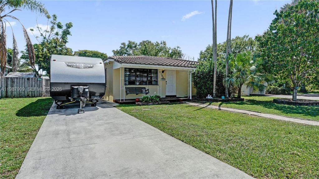Photo of 1007 N 31st Rd, Hollywood, FL 33021 (MLS # A11987909)
