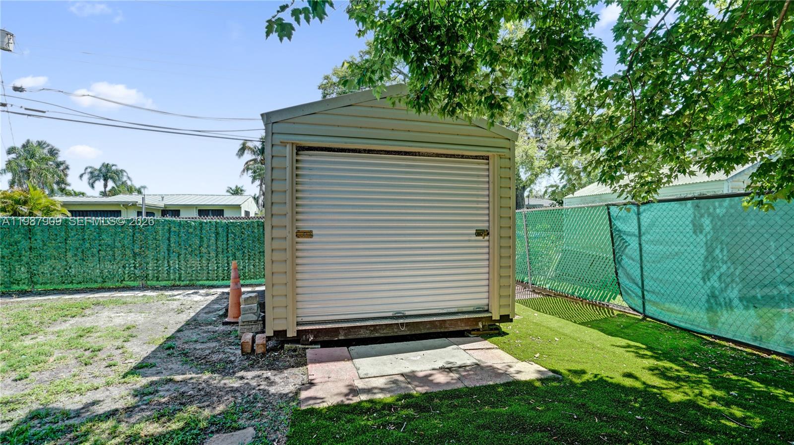 BREEZY MANOR AMENDED - Residential