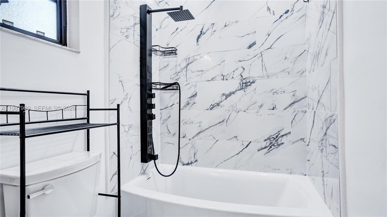 BREEZY MANOR AMENDED - Residential