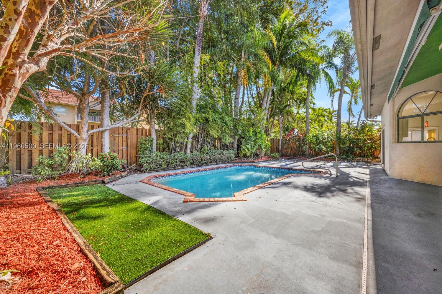 OAKWOOD AT THE HAMMOCKS - Residential