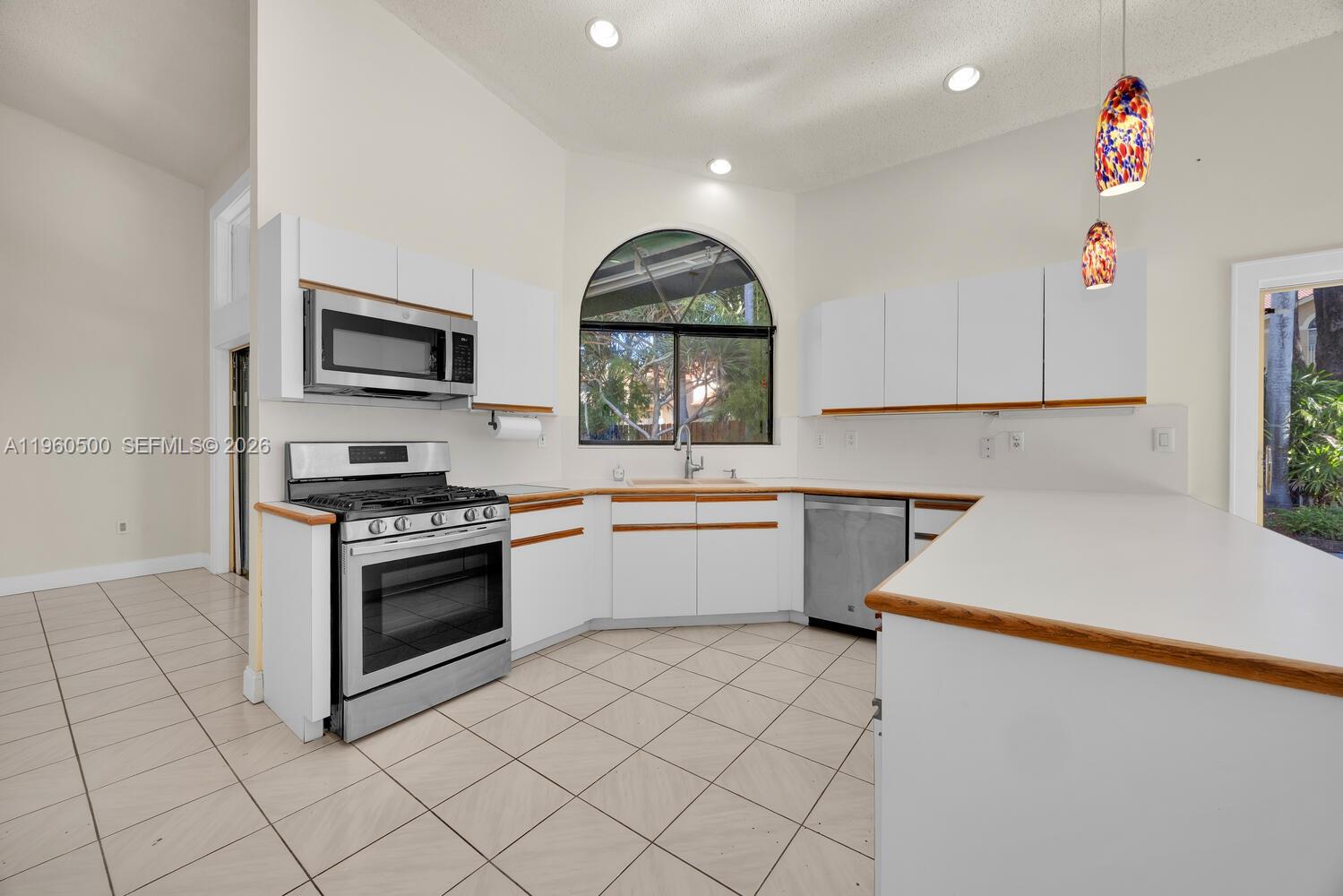 OAKWOOD AT THE HAMMOCKS - Residential