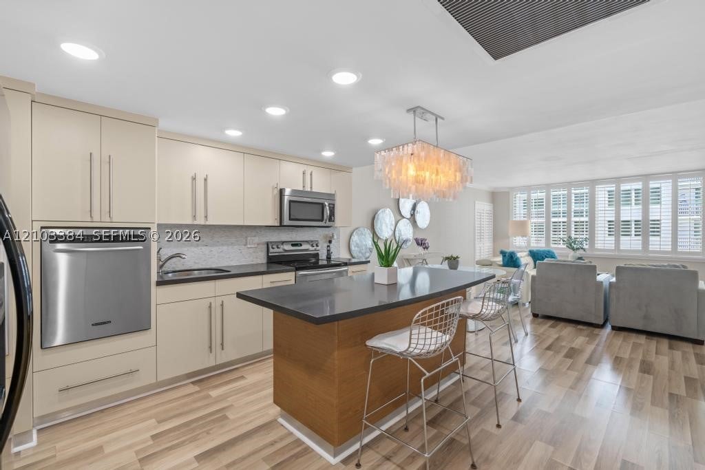 5401 Collins Ave 343