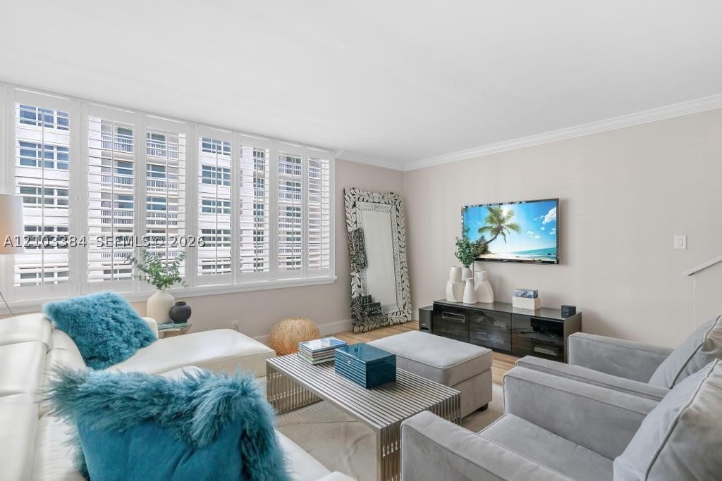 5401 Collins Ave 343
