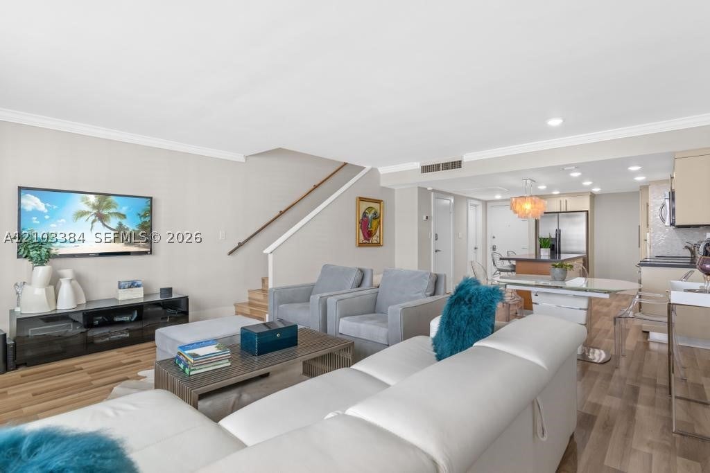 5401 Collins Ave 343