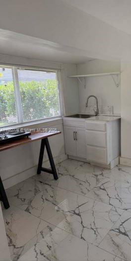 N MIAMI ESTATES - Residential Lease