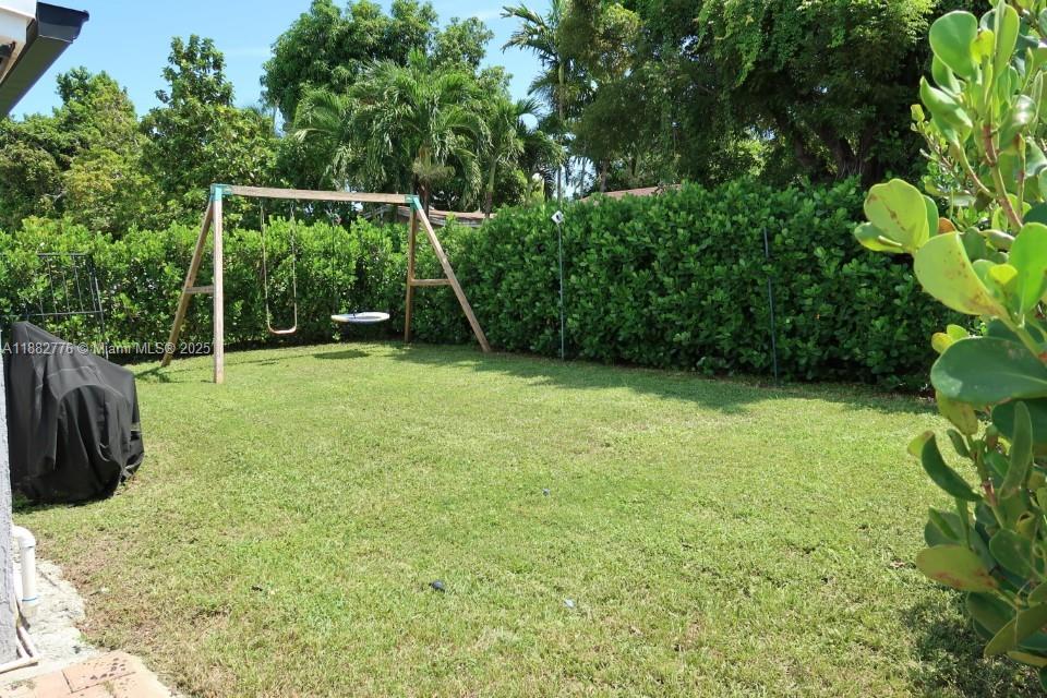 N MIAMI ESTATES - Residential Lease