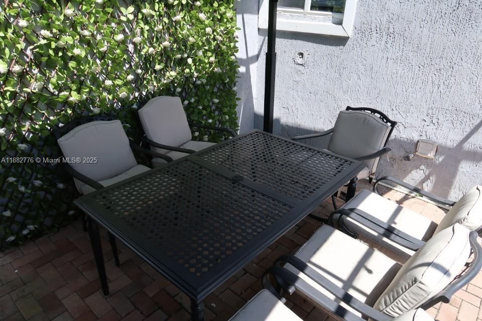 N MIAMI ESTATES - Residential Lease