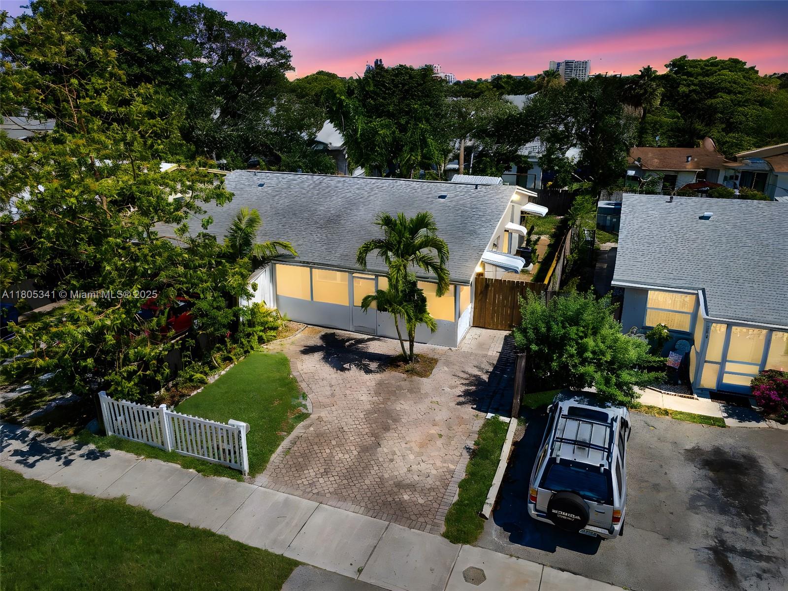 351 Ne 57th Ct, Oakland Park, Miami-Dade County, Florida - 2 Bedrooms  
1 Bathrooms - 