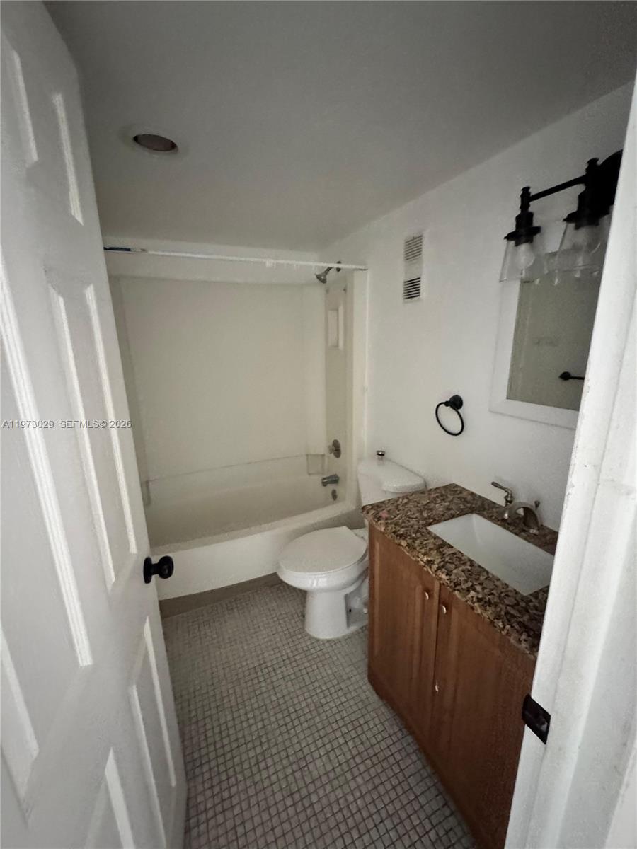 WOOD HUE III CONDO - Residential Lease