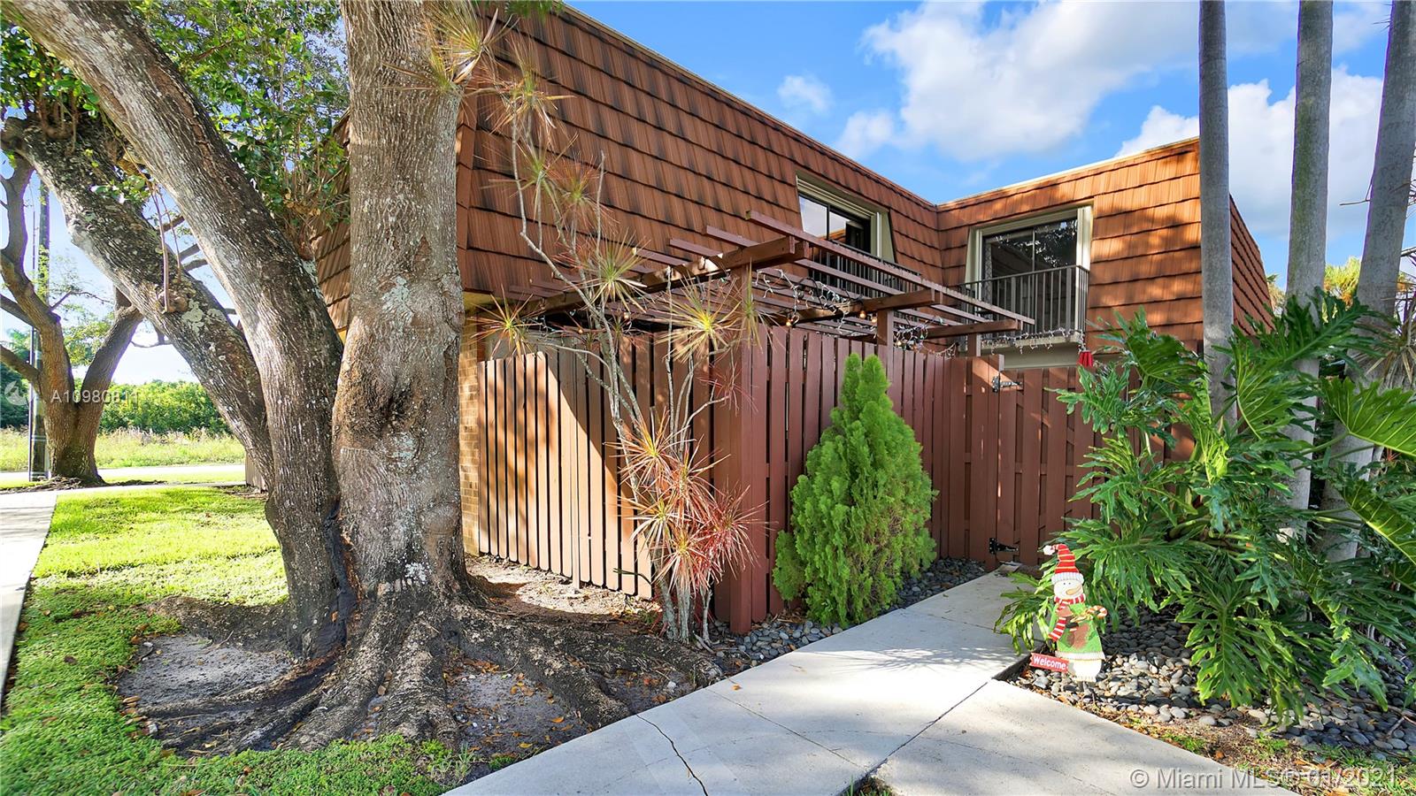 C H E ACRES - Residential