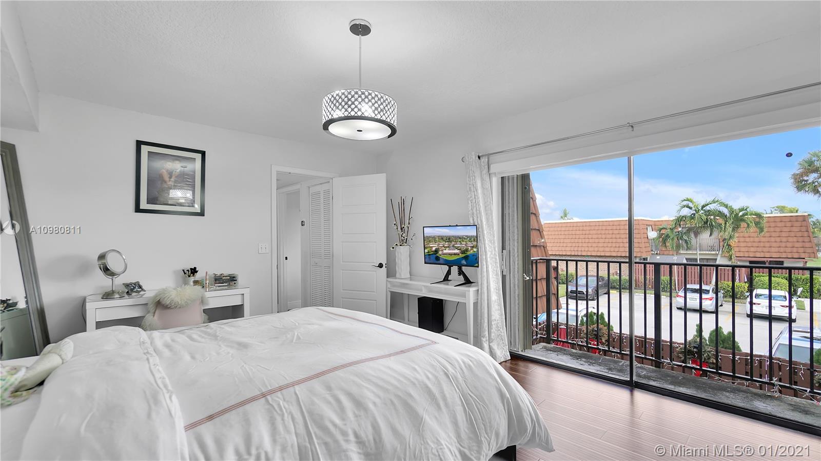 C H E ACRES - Residential