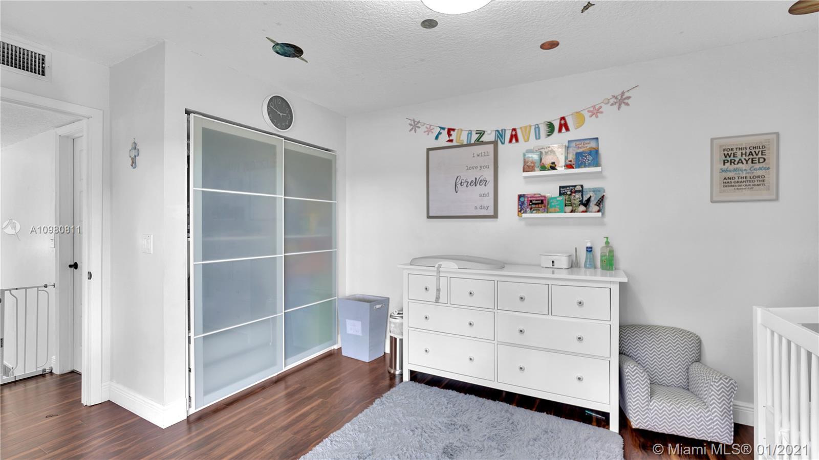 C H E ACRES - Residential