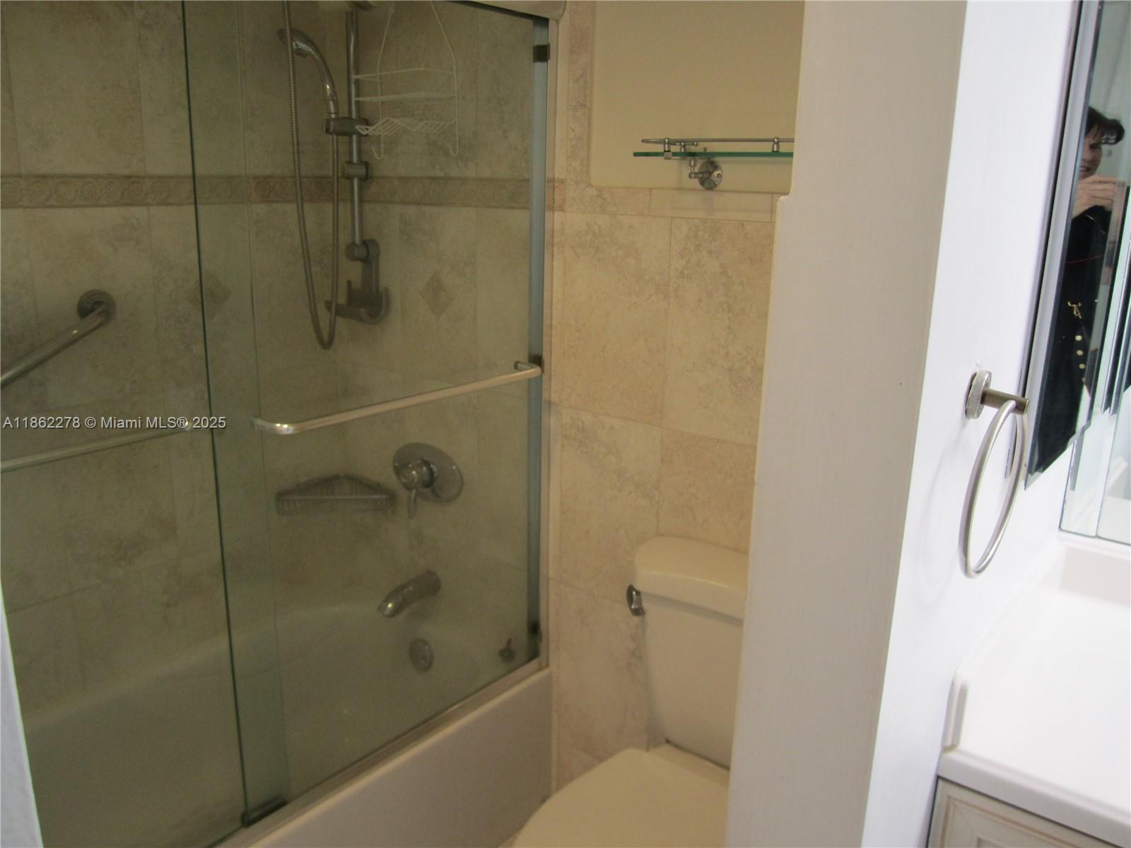 RIVER REACH CONDOMINIUM V - Residential Lease