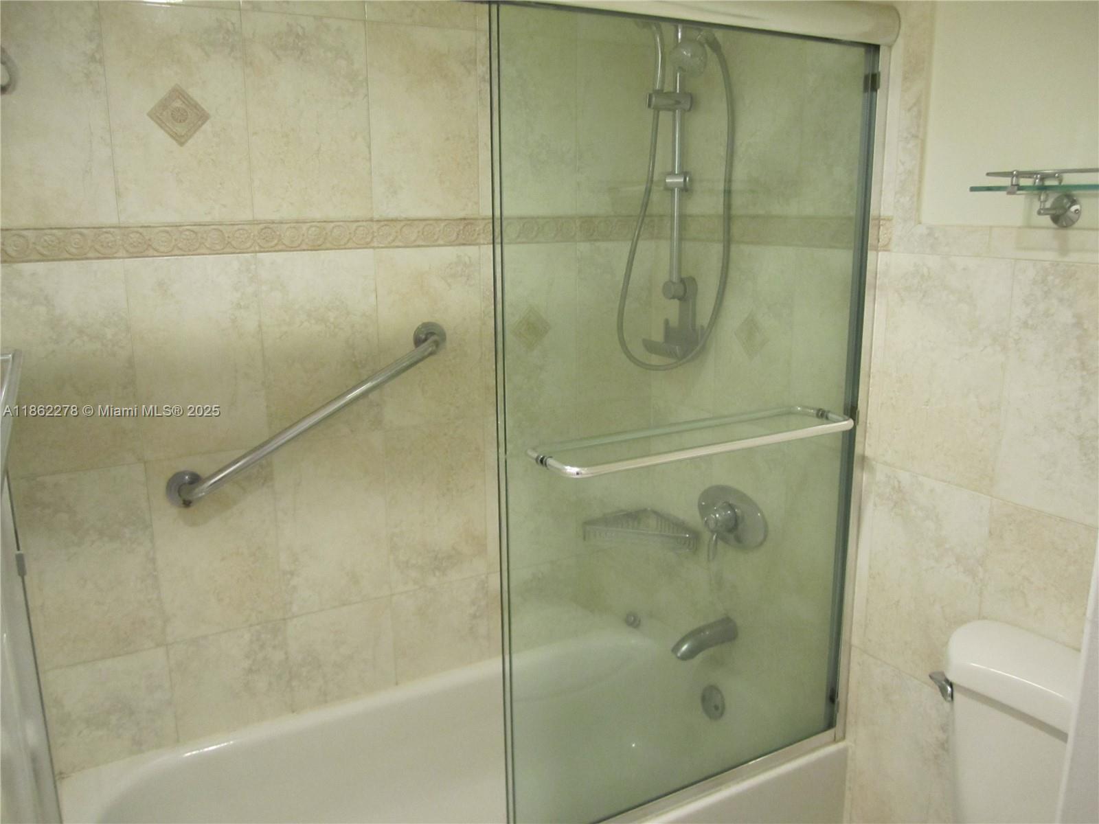 RIVER REACH CONDOMINIUM V - Residential Lease