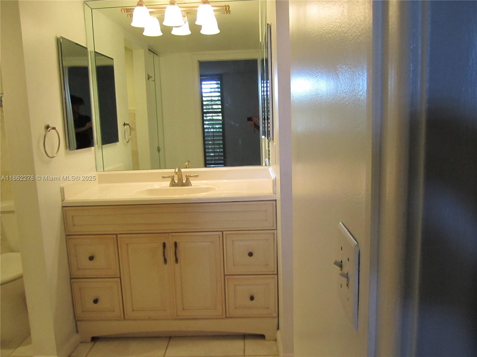 RIVER REACH CONDOMINIUM V - Residential Lease