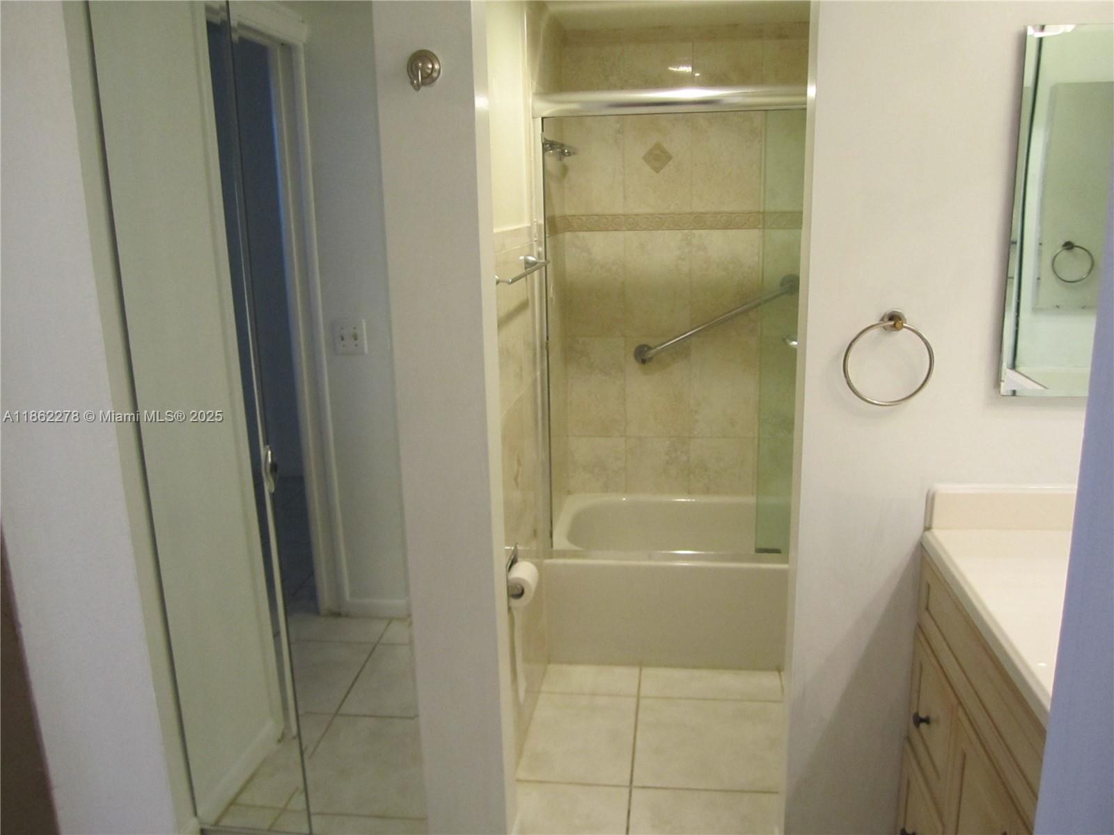 RIVER REACH CONDOMINIUM V - Residential Lease