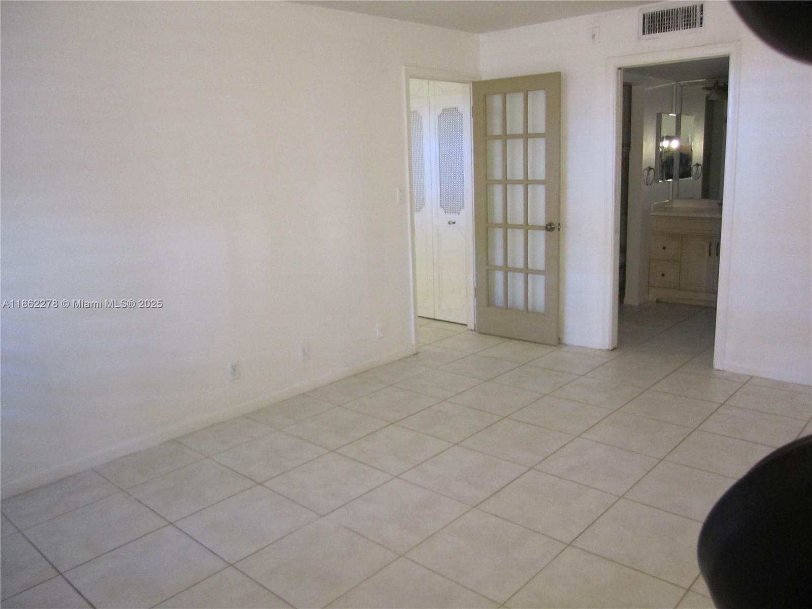 RIVER REACH CONDOMINIUM V - Residential Lease