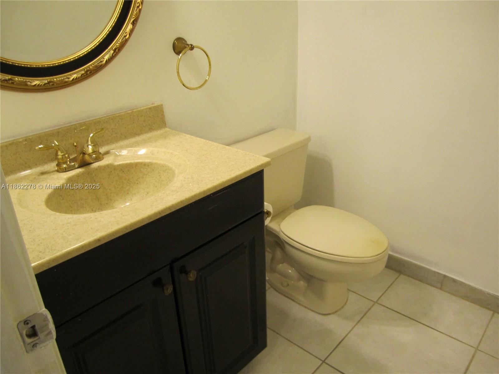RIVER REACH CONDOMINIUM V - Residential Lease