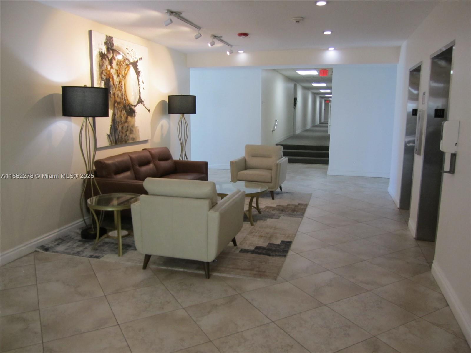 RIVER REACH CONDOMINIUM V - Residential Lease