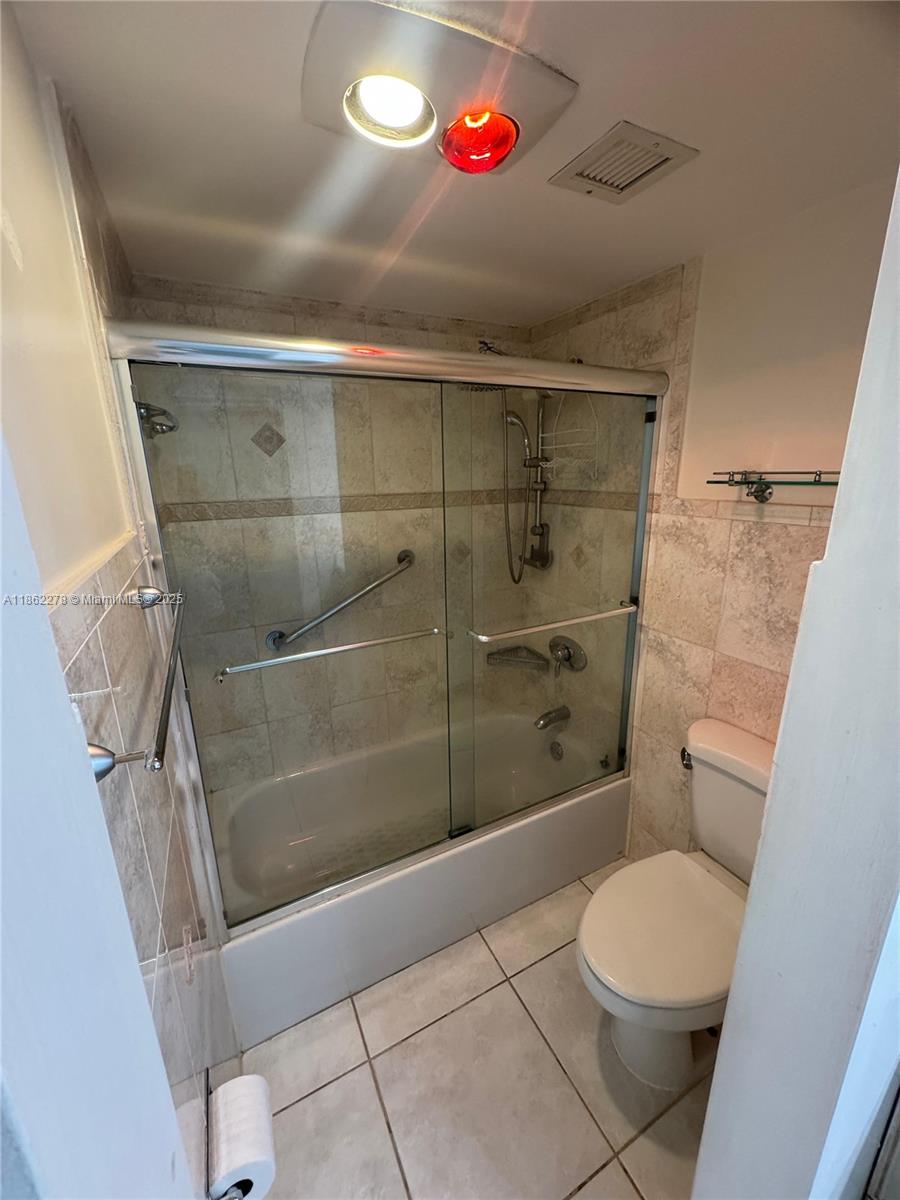 RIVER REACH CONDOMINIUM V - Residential Lease