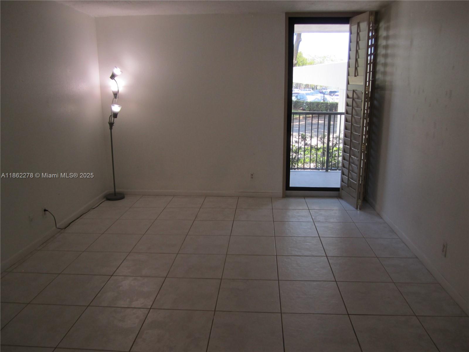 RIVER REACH CONDOMINIUM V - Residential Lease