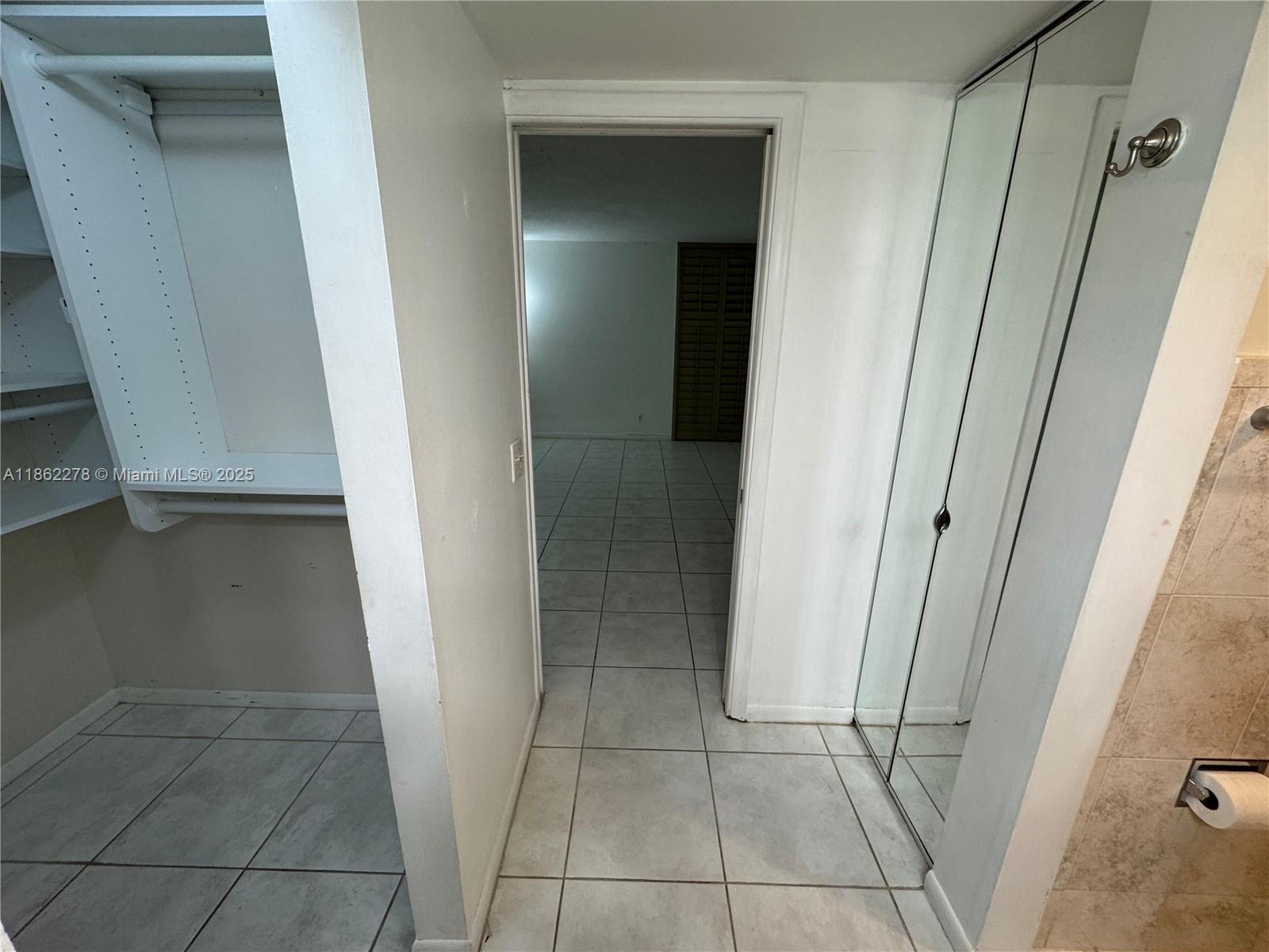 RIVER REACH CONDOMINIUM V - Residential Lease