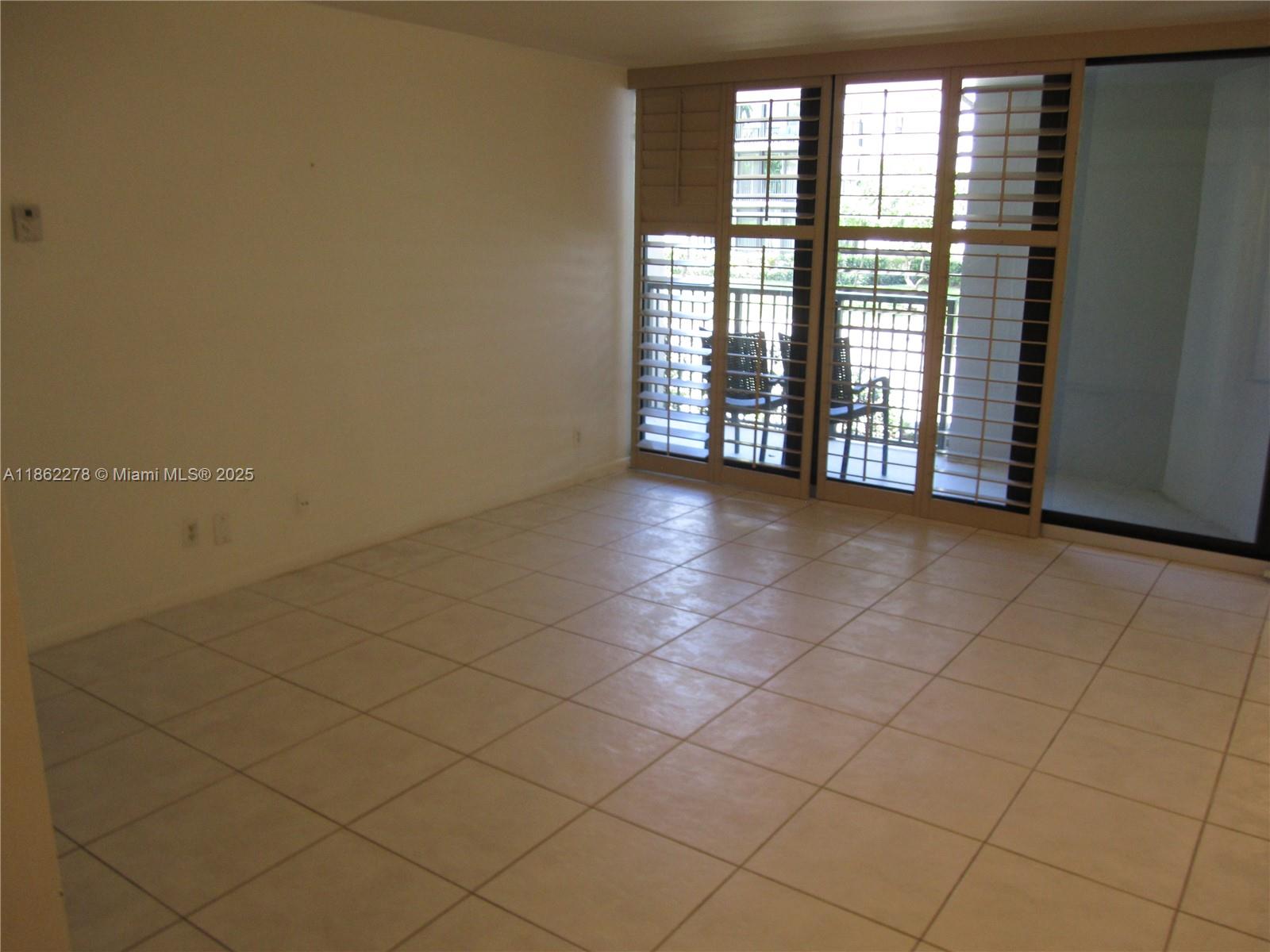RIVER REACH CONDOMINIUM V - Residential Lease