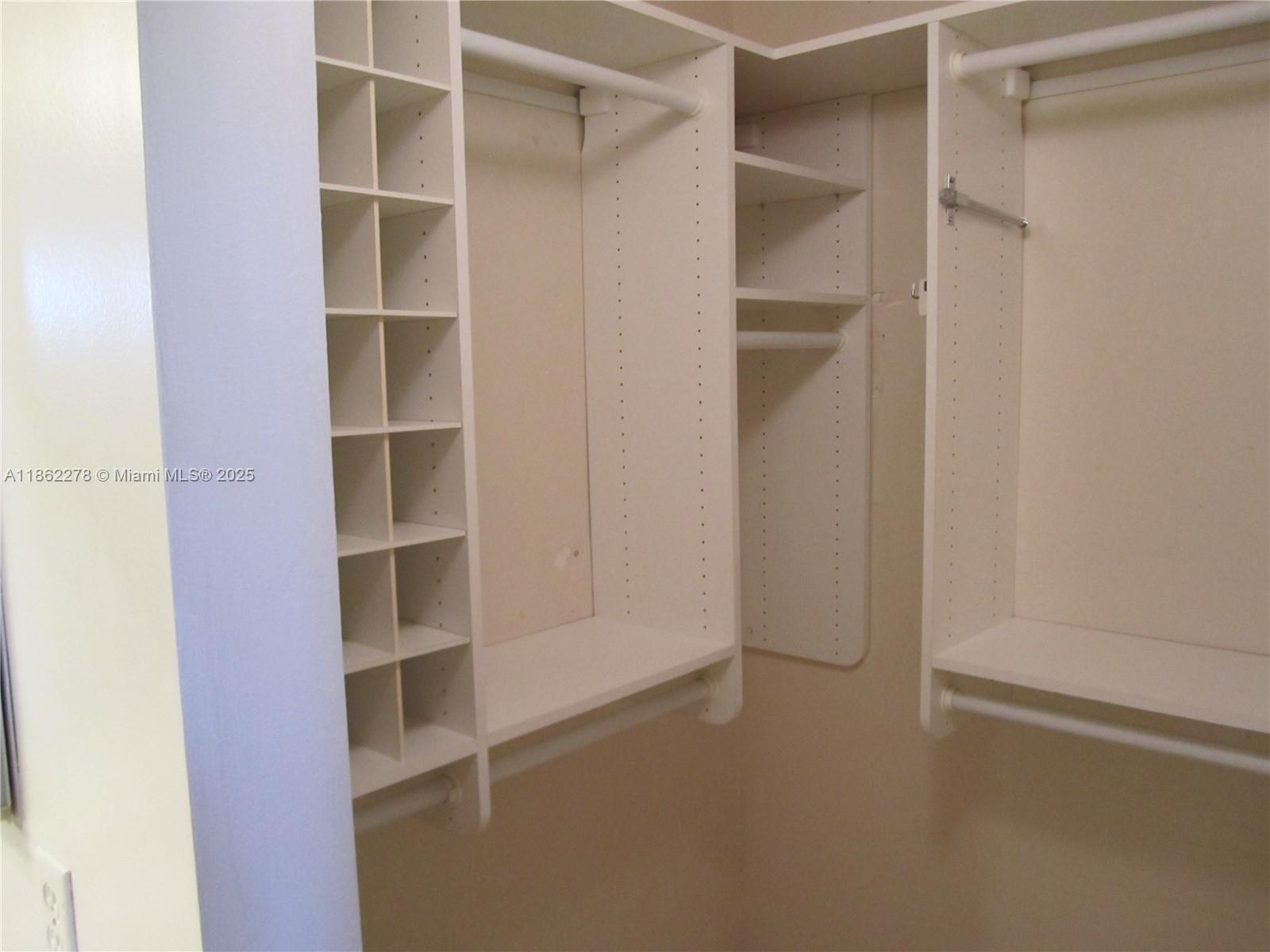 RIVER REACH CONDOMINIUM V - Residential Lease