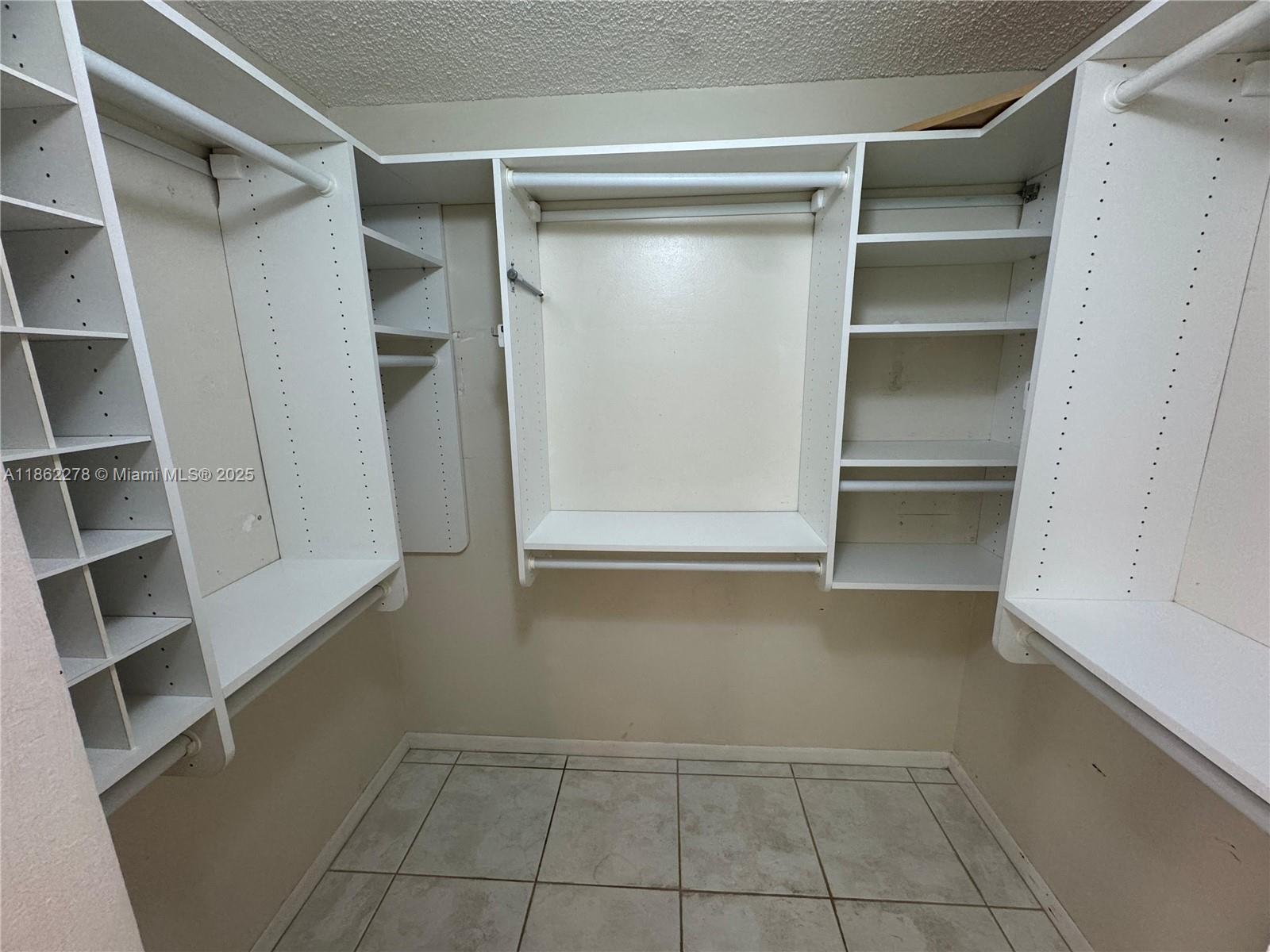 RIVER REACH CONDOMINIUM V - Residential Lease