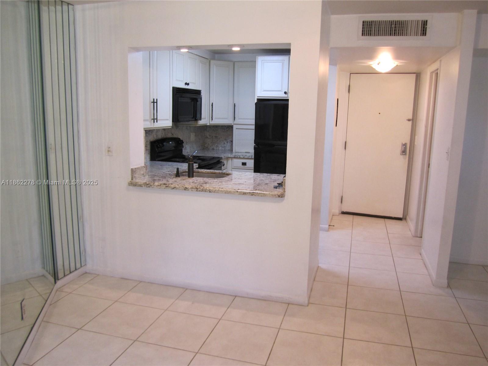RIVER REACH CONDOMINIUM V - Residential Lease
