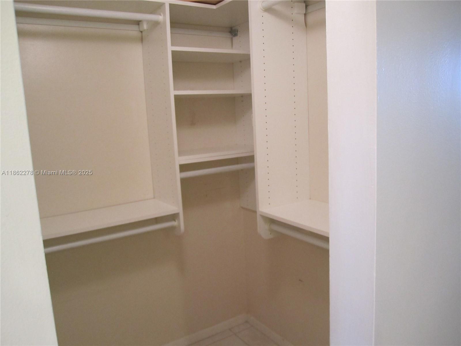 RIVER REACH CONDOMINIUM V - Residential Lease