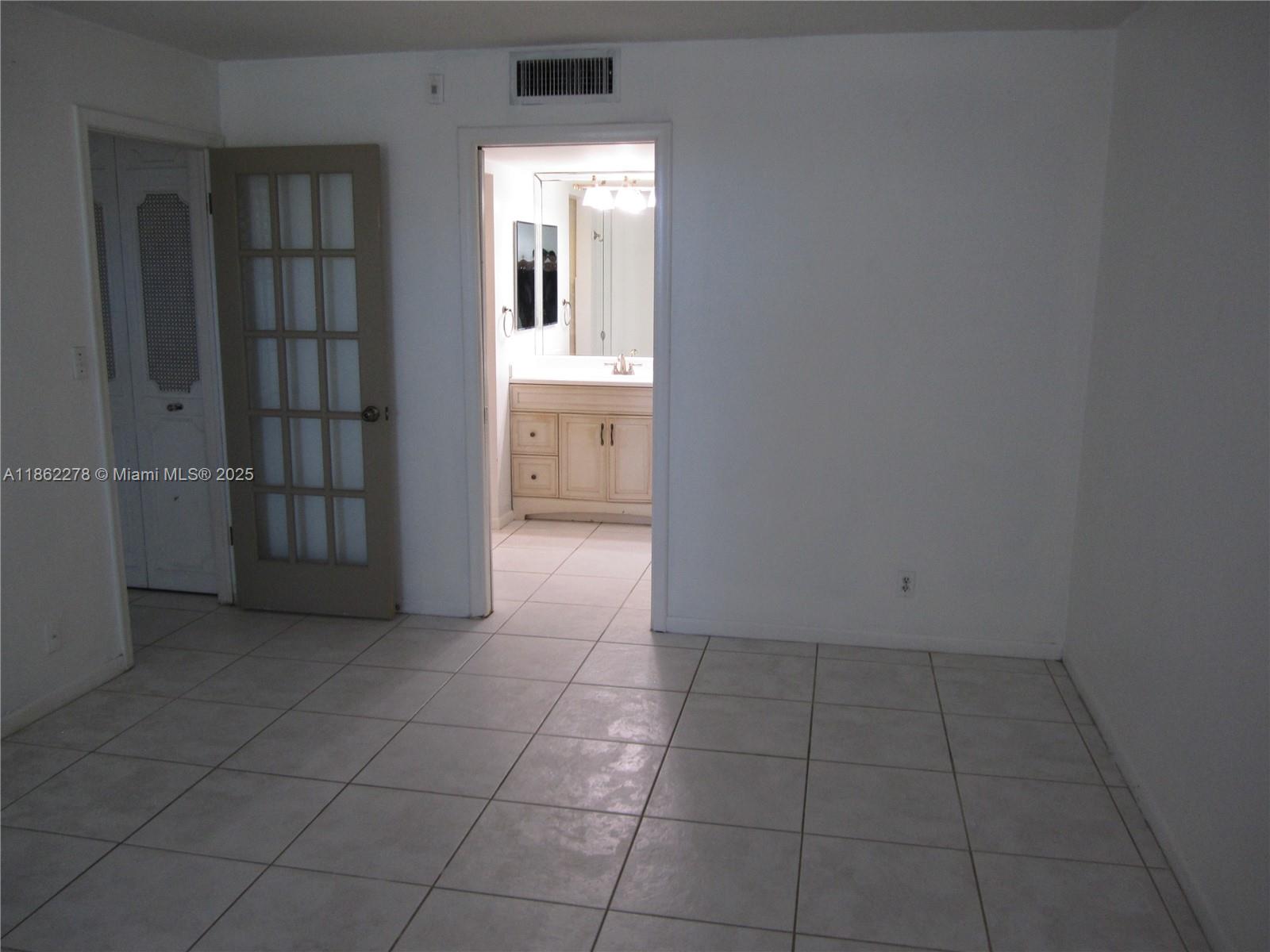 RIVER REACH CONDOMINIUM V - Residential Lease