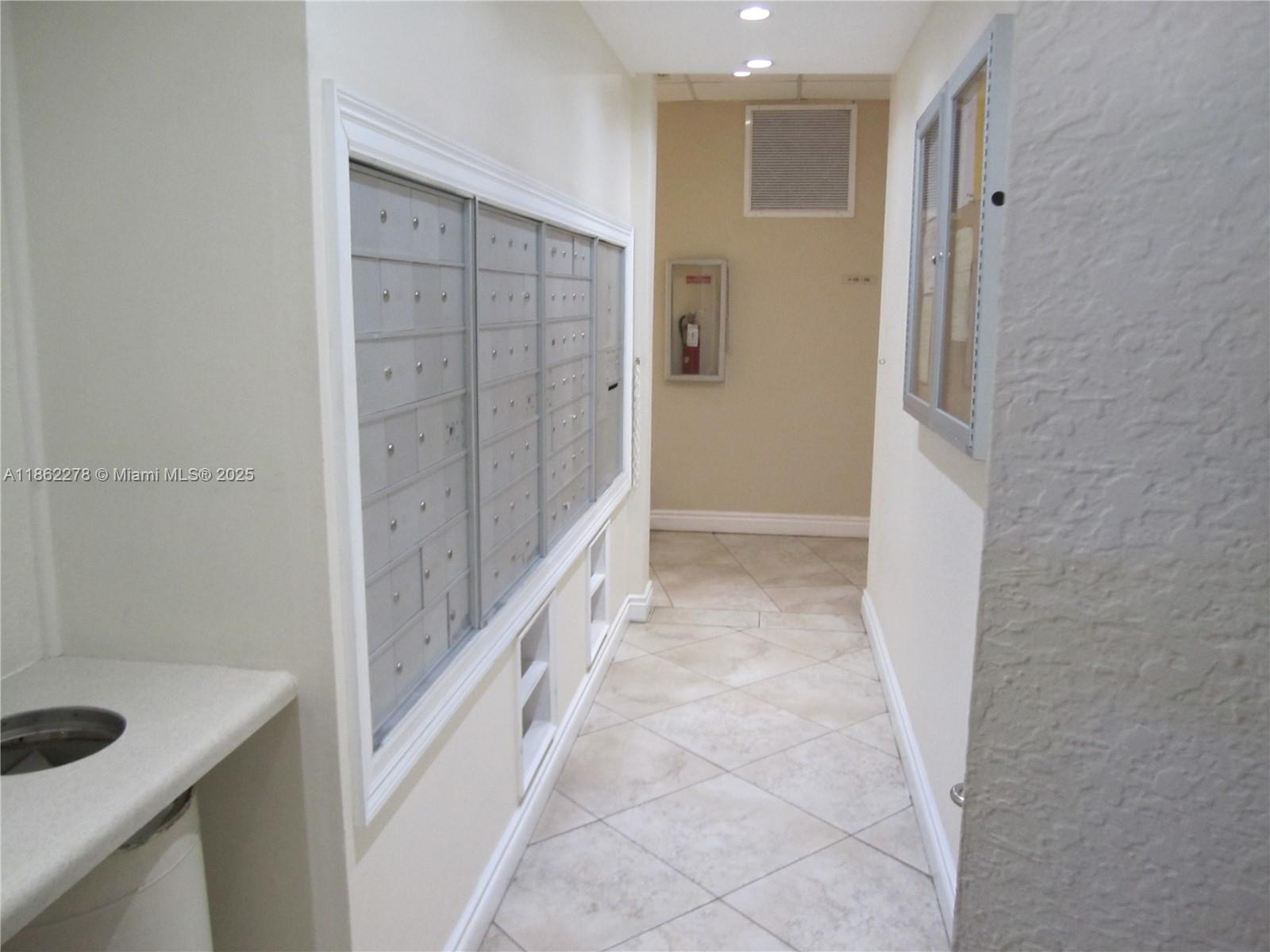 RIVER REACH CONDOMINIUM V - Residential Lease