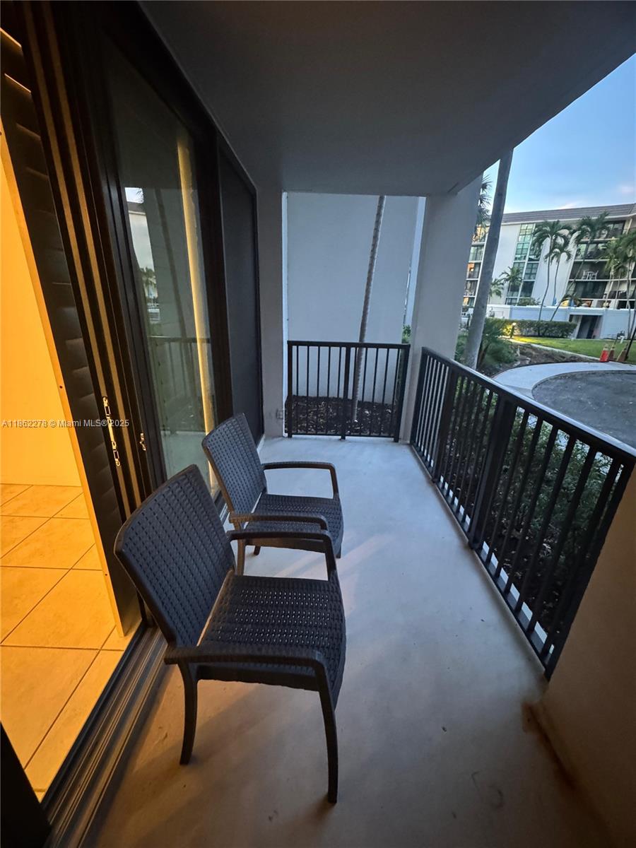 RIVER REACH CONDOMINIUM V - Residential Lease