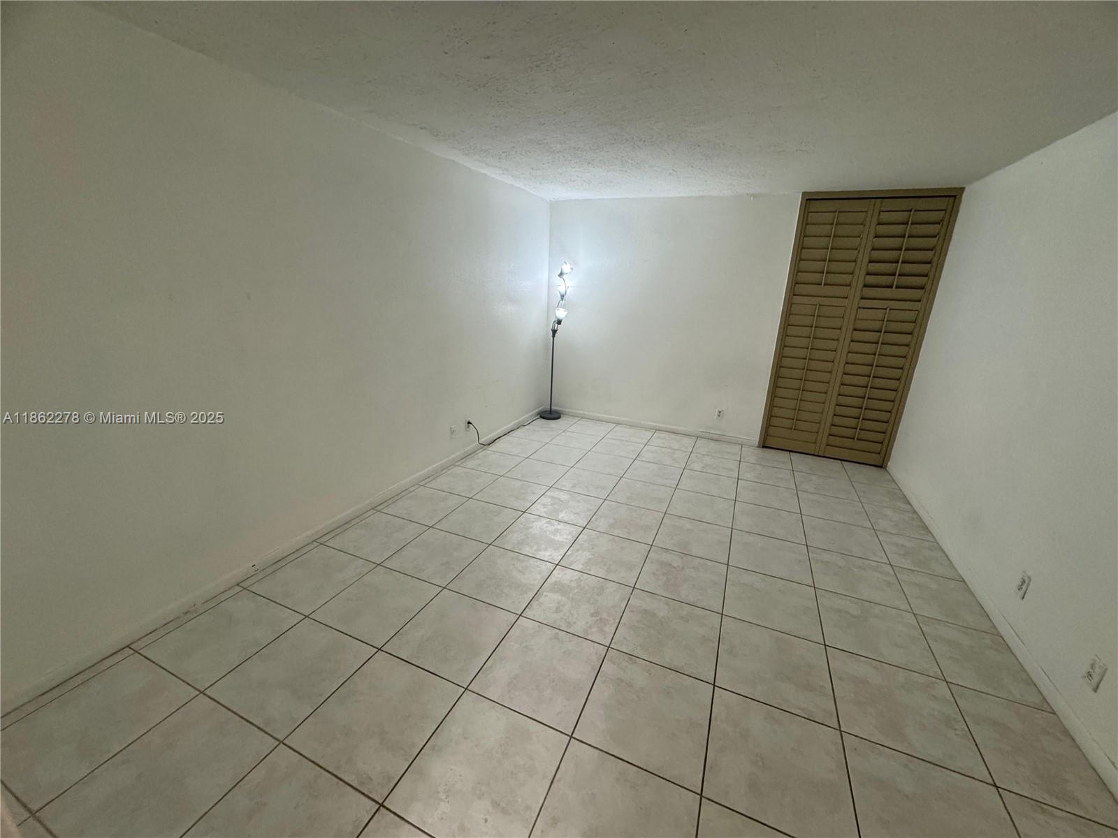 RIVER REACH CONDOMINIUM V - Residential Lease