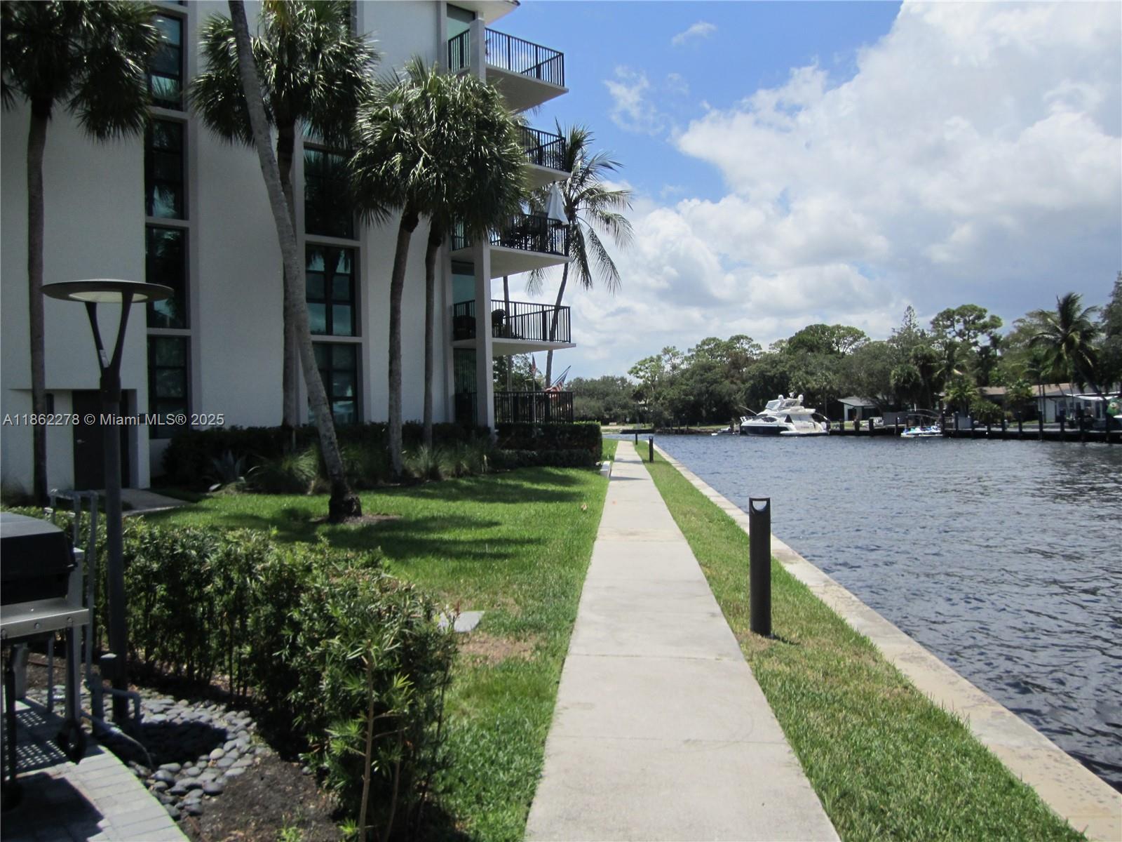RIVER REACH CONDOMINIUM V - Residential Lease