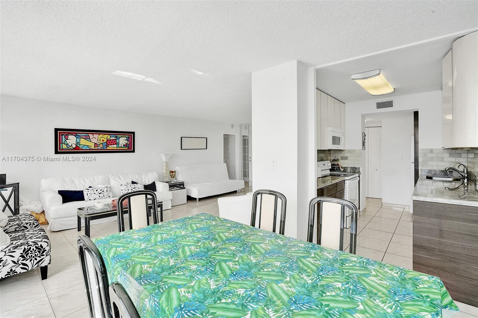 WINSTON TOWERS 200 - Residential