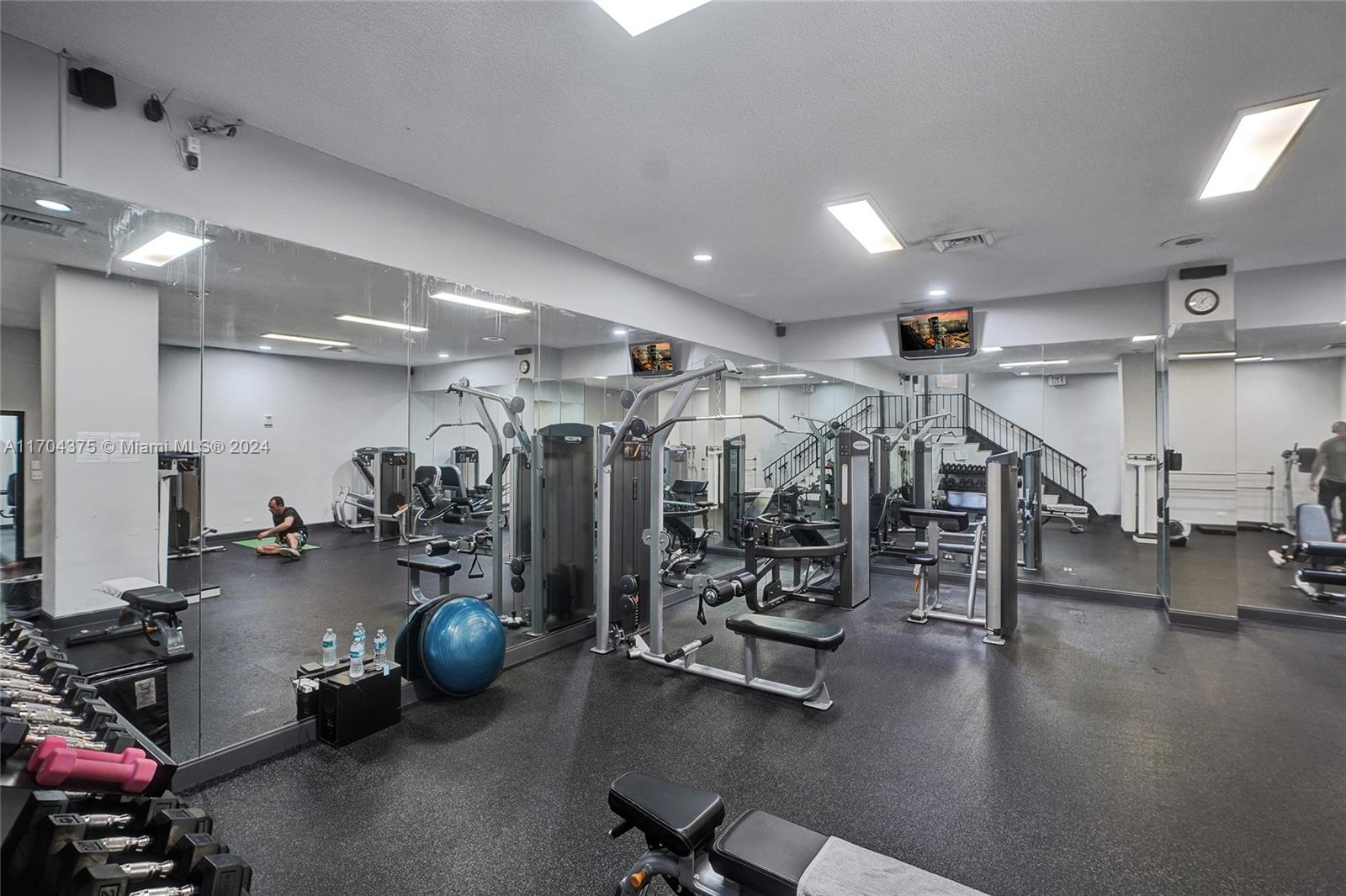 WINSTON TOWERS 200 - Residential